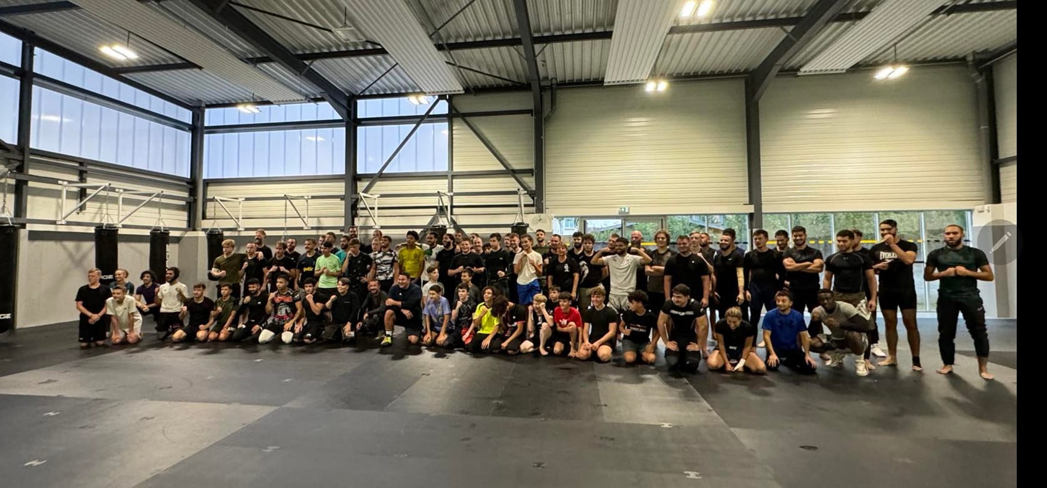 Les membres de la Pro Fight Team réunis dans la salle
